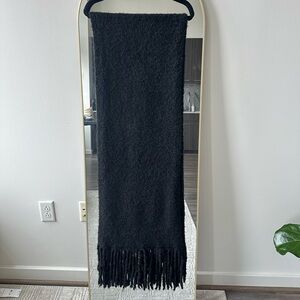 Black Oversized Chunky Scarf